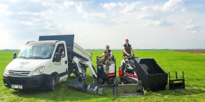 Zahrady snů Daniel Purgert, naše technika, Iveco, bobcat E10 se lžícemi šíře 20cm,50cm,100cm, vermeer 600tx, hydraulická lžíce 4v1,dumper a paletizační vidle