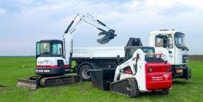 Zahrady snů Daniel Purgert, naše technika, Man nosnost 12t, nakladač Bobcat t190, Bobcat E50, dumper nosnost 4t