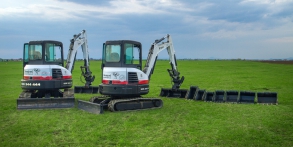Zahrady snů Daniel Purgert, naše technika, Bobcat E50, Bobcat E35, lžíce šíře 30cm,40cm,50cm,60cm,80cm,120cm